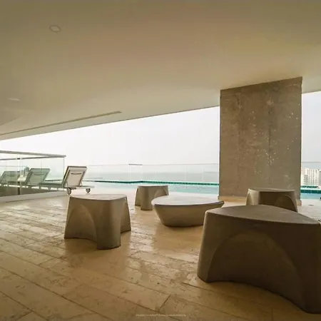 Amplio Familiar Con Vista Al Mar En Apartamento