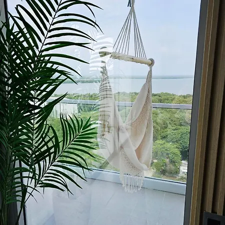 Amplio Familiar Con Vista Al Mar En Apartamento
